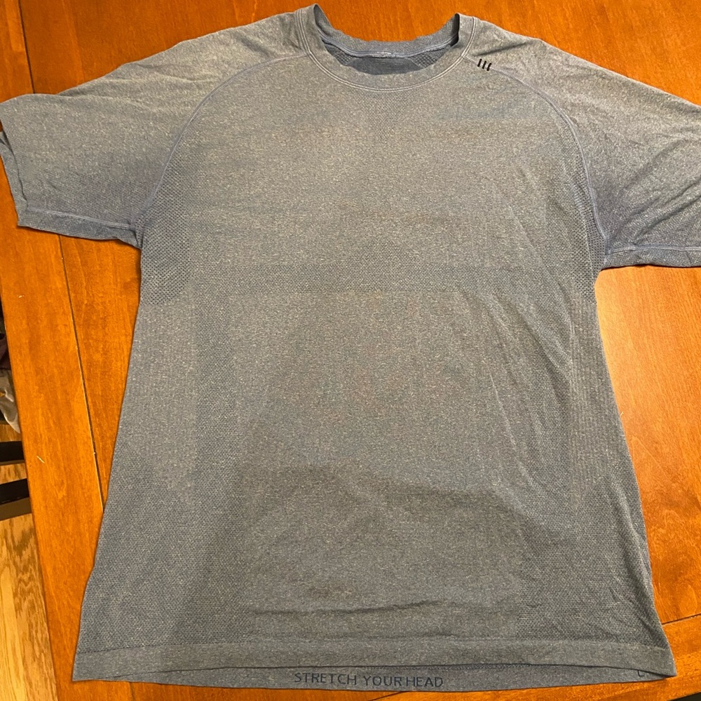 Lululemon men’s T shirt Size L